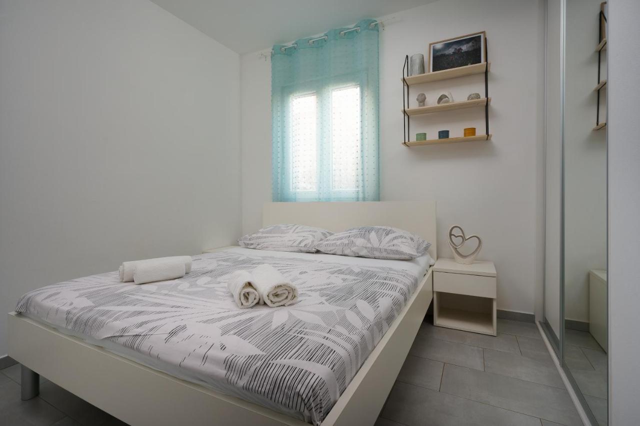 Apartments Elena Tia Медулин Екстериор снимка